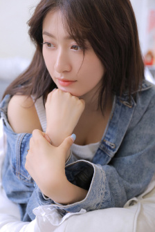 翁公和晓雯在厨房里猛烈进出